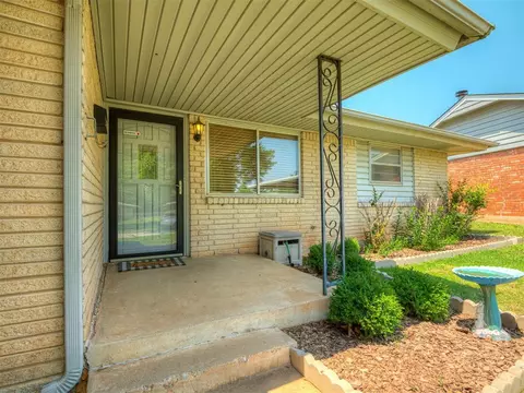 1147 Elmhurst St, Moore, OK 73160 photo 3