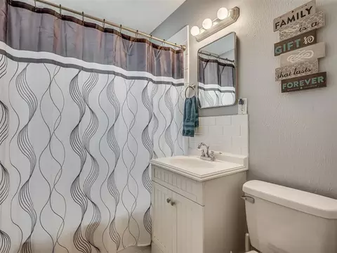1147 Elmhurst St, Moore, OK 73160 photo 24