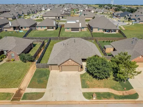 9309 Brian Ln, Yukon, OK 73099