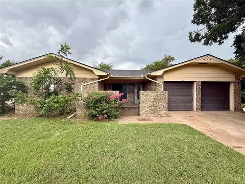 601 Sky Cir, Altus, OK 73521