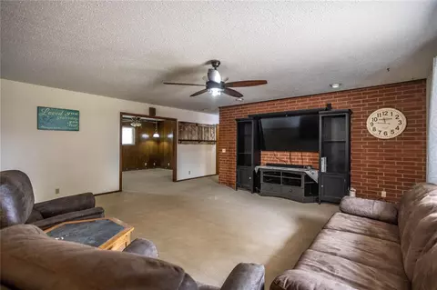 801 N Hunt St, Hydro, OK 73048 photo 6