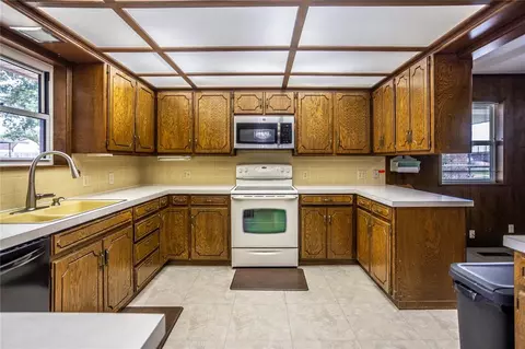 801 N Hunt St, Hydro, OK 73048 photo 9