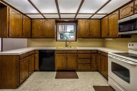 801 N Hunt St, Hydro, OK 73048 photo 8
