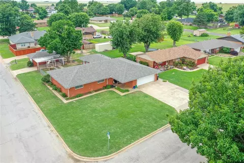 801 N Hunt St, Hydro, OK 73048 photo 3