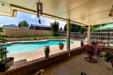 3405 Oak Grove Dr, Midwest City, OK 73110