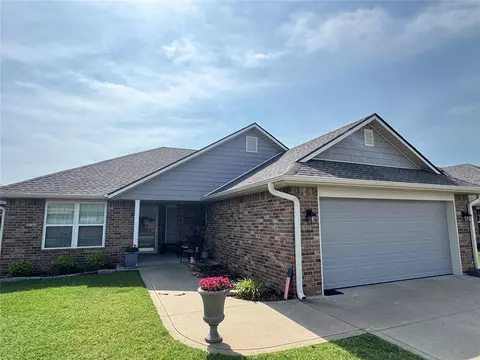 2121 Crooked Oak Dr, Shawnee, OK 74804