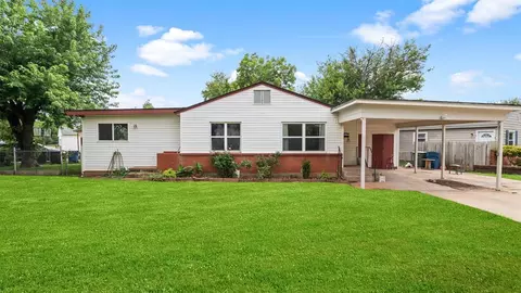 709 S Santa Fe Dr, Edmond, OK 73003