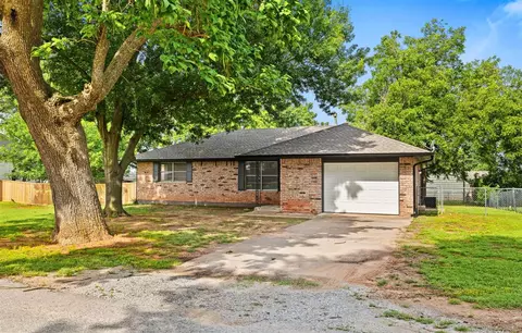311 N Monroe Ave, Blanchard, OK 73010