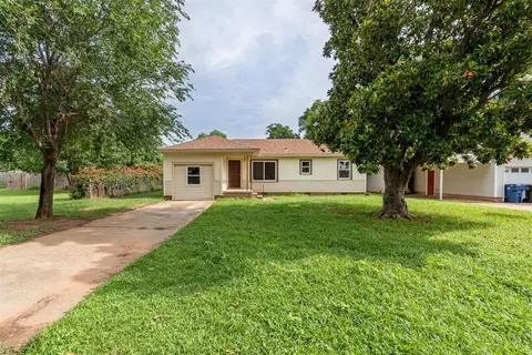 2112 W Dakota Ave, Chickasha, OK 73018