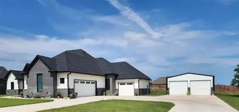 26784 Stirrup Ct, Blanchard, OK 73010