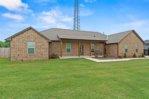 1031 Colonial Ave, Tuttle, OK 73089 photo 3