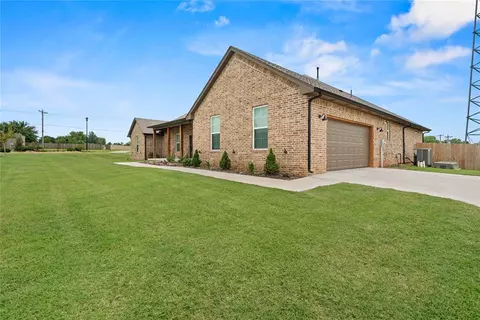 1031 Colonial Ave, Tuttle, OK 73089 photo 30