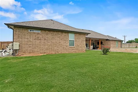 1031 Colonial Ave, Tuttle, OK 73089 photo 37