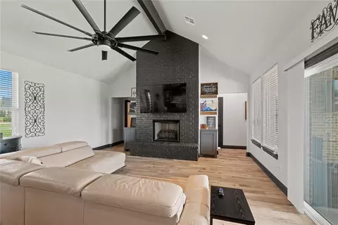 1031 Colonial Ave, Tuttle, OK 73089 photo 4