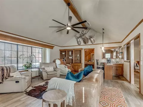 Living - 3100 N Eagle Ln, Bethany, OK 73008 photo 3 of 5
