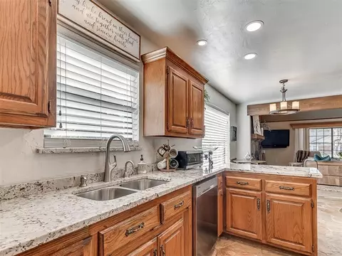 Kitchen - 3100 N Eagle Ln, Bethany, OK 73008 photo 5 of 7
