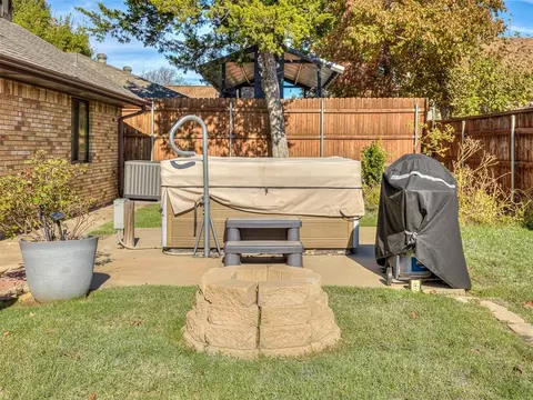 Exterior - 3100 N Eagle Ln, Bethany, OK 73008 photo 6 of 7