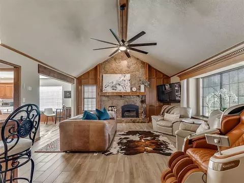 Living - 3100 N Eagle Ln, Bethany, OK 73008 photo 2 of 5