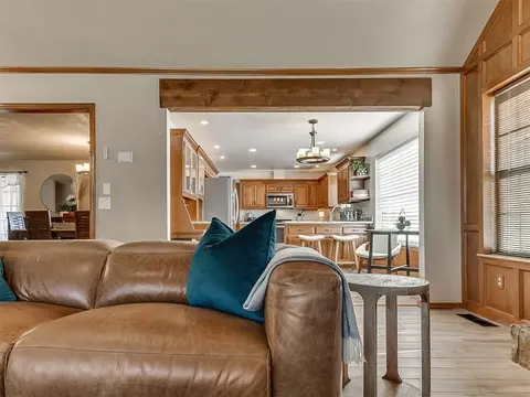 Living - 3100 N Eagle Ln, Bethany, OK 73008 photo 4 of 5