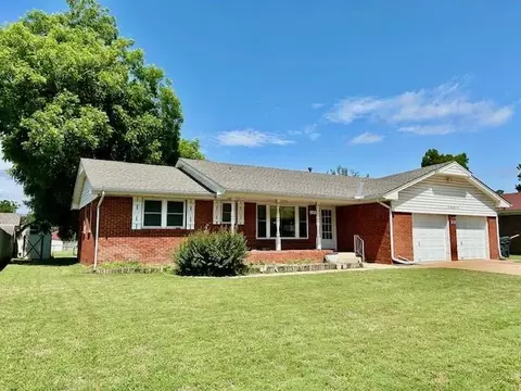 2005 N Peniel Ave, Bethany, OK 73008 photo 2