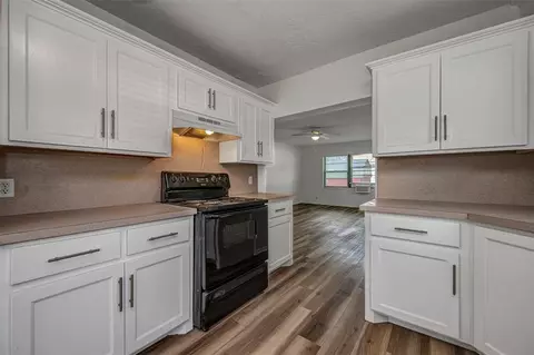 406 SW 4th St, Tuttle, OK 73089 photo 8