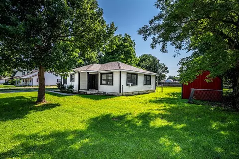 406 SW 4th St, Tuttle, OK 73089 photo 2