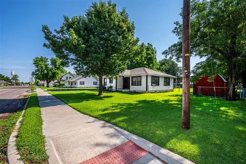 406 SW 4th St, Tuttle, OK 73089 photo 3