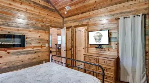Bedroom - 62 Fork Creek Trl, Broken Bow, OK 74728 photo 2 of 2