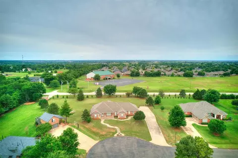 1688 Graces Ter, Edmond, OK 73025