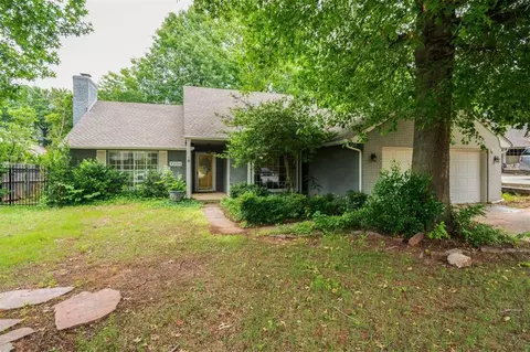 1404 W Folkstone Rd, Edmond, OK 73034