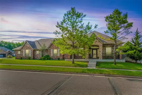3401 Sparrow Dr, Moore, OK 73165