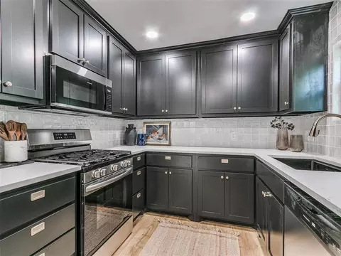 1613 Sandra Dr, Midwest City, OK 73110