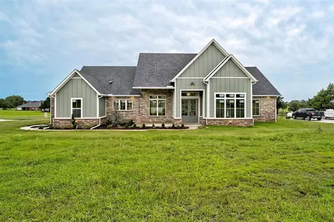 1801 Cedar Valley Mnr, Guthrie, OK 73044