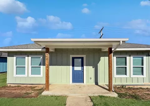 122 Sterling Dr, Chickasha, OK 73018