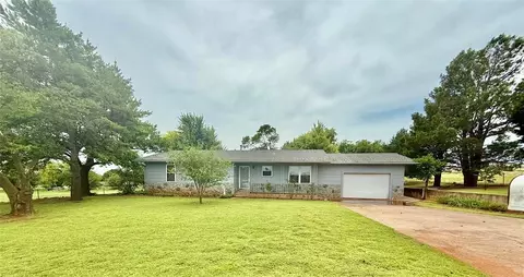 2814 Bon Del Dr, Clinton, OK 73601