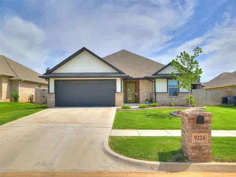 9224 NW 89th St, Yukon, OK 73099