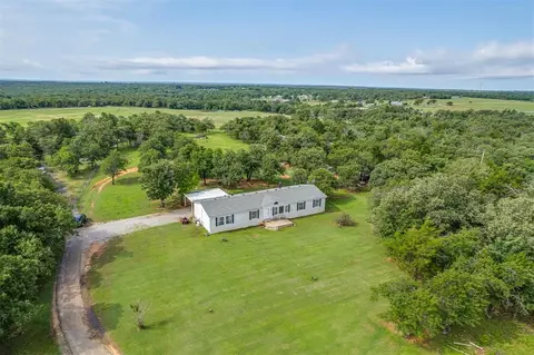 7401 E Forrest Hills Rd, Guthrie, OK 73044