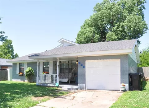 107 N Norman Ave, Moore, OK 73160