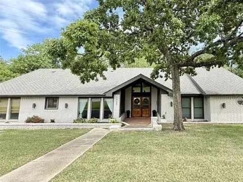 1729 Wingedfoot Dr, Ada, OK 74820