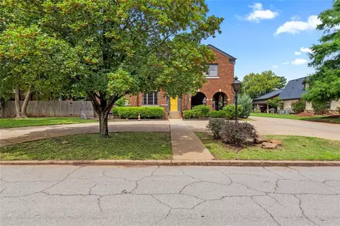 516 S 9th Ave, Clinton, OK 73601