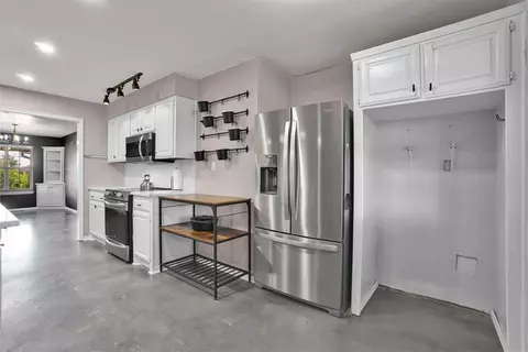 Kitchen - 3112 Partridge Pl, Altus, OK 73521 photo 6 of 7