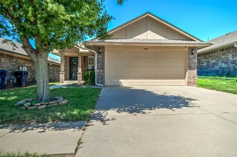 1029 Switzerland Ave, Yukon, OK 73099