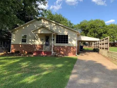 715 S 8th St, Chickasha, OK 73018