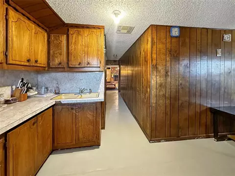 207 E Pine Ave, Sayre, OK 73662 photo 5