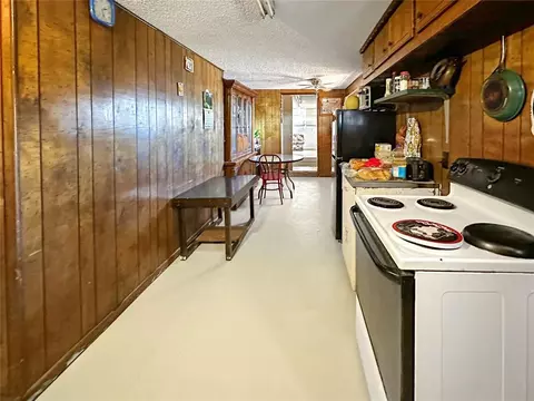 207 E Pine Ave, Sayre, OK 73662 photo 4