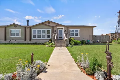 24152 E 970 Rd, Weatherford, OK 73096