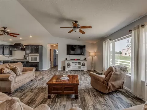 111 E Memorial, Marlow, OK 73055 photo 7