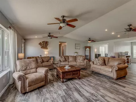 111 E Memorial, Marlow, OK 73055 photo 8