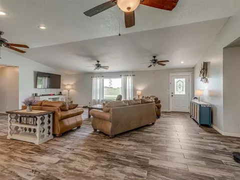 111 E Memorial, Marlow, OK 73055 photo 6
