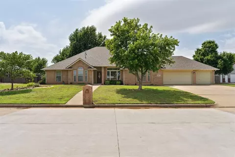 607 N Mockingbird Way, Mustang, OK 73064